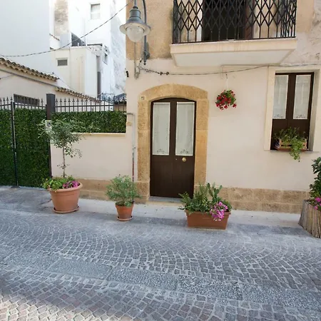 بيت للعطل Il Palazzetto Del Pescatore أوغوستا